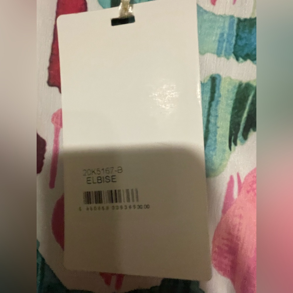 Super cute dress for spring size 14 even though tags say 3x - Picture 2 of 3